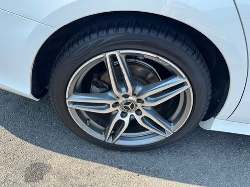 Used 2018 Mercedes-Benz E 300 4MATIC image 11