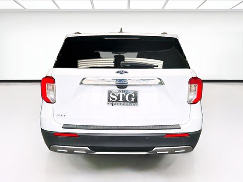 Used 2022 Ford Explorer XLT w/ Equipment Group 202A RWD image 5