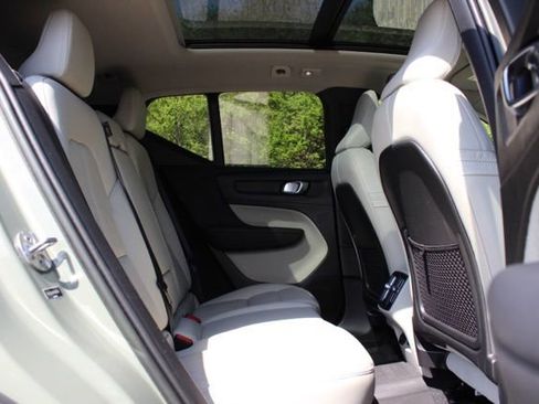 Certified 2023 Volvo XC40 B5 Ultimate w/ Climate Package AWD/4WD image 19