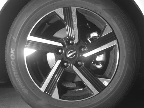 Used 2025 Nissan Sentra SV FWD image 16