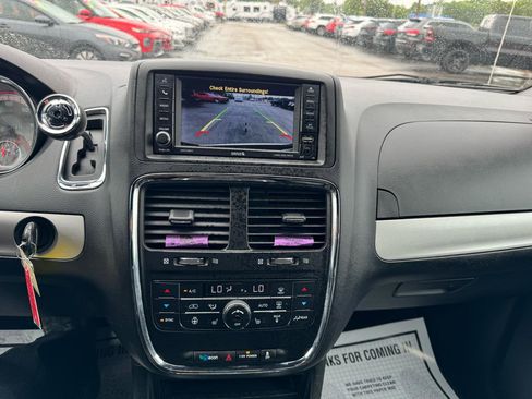 Used 2017 Dodge Grand Caravan GT FWD image 16