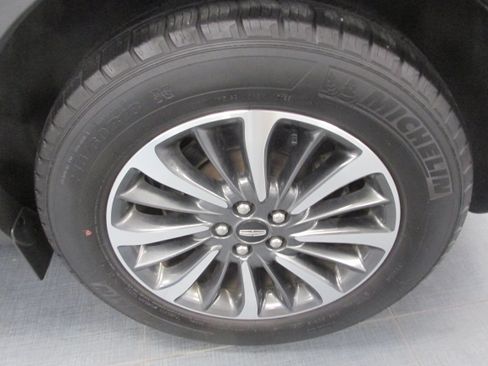 Used 2023 Lincoln Nautilus AWD w/ Premium Package image 13