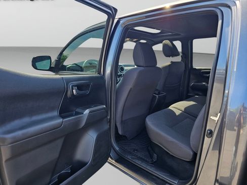 Used 2016 Toyota Tacoma TRD Off-Road AWD/4WD image 23