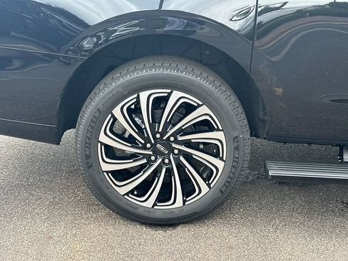 New 2026 Lincoln Navigator L Black Label AWD/4WD image 19