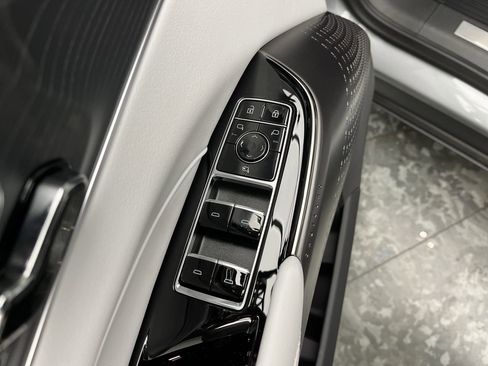 New 2025 Cadillac Lyriq Luxury image 8