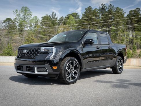 New 2026 Ford Maverick Lariat image 3