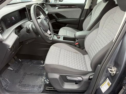 Used 2025 Volkswagen Tiguan S FWD image 13