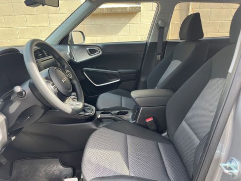 Used 2025 Kia Soul LX w/ LX Technology Package image 24