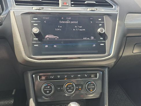Used 2020 Volkswagen Tiguan SEL AWD/4WD image 22