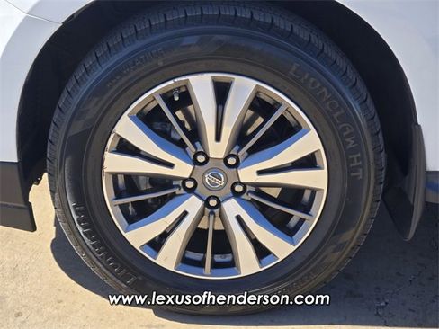 Used 2018 Nissan Pathfinder S image 9