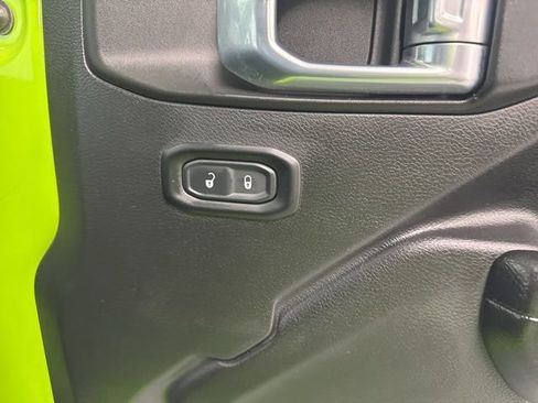 Used 2021 Jeep Gladiator Willys image 25