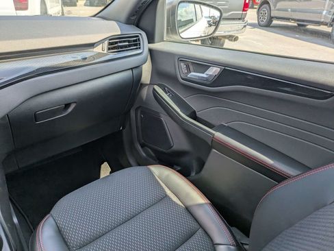 Used 2025 Ford Escape ST-Line w/ Tech Pack #1 FWD image 18