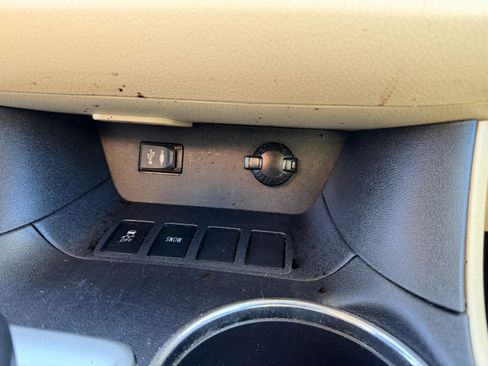 Used 2015 Toyota Highlander Limited image 25