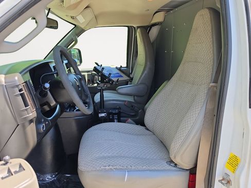 Used 2020 Chevrolet Express 2500 RWD image 9