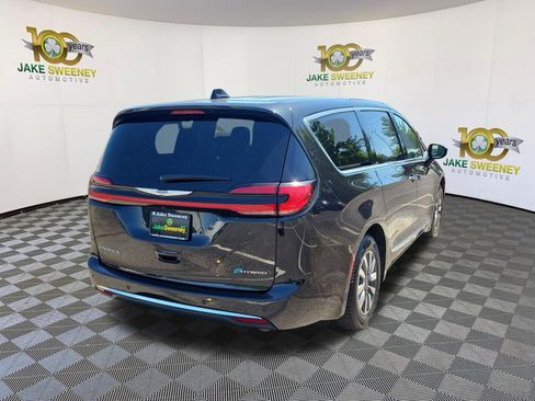 Used 2023 Chrysler Pacifica Limited FWD image 5