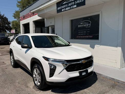 Used 2024 Chevrolet Trax LS w/ Driver Confidence Package FWD image 11