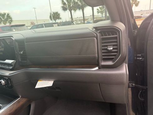 Used 2023 GMC Sierra 1500 SLT image 42