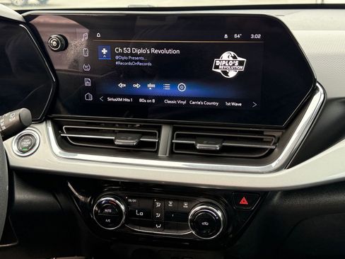 Used 2025 Chevrolet Trax LT image 21