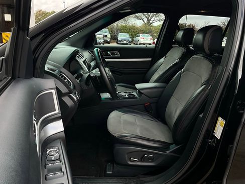 Used 2017 Ford Explorer XLT w/ Equipment Group 202A image 9