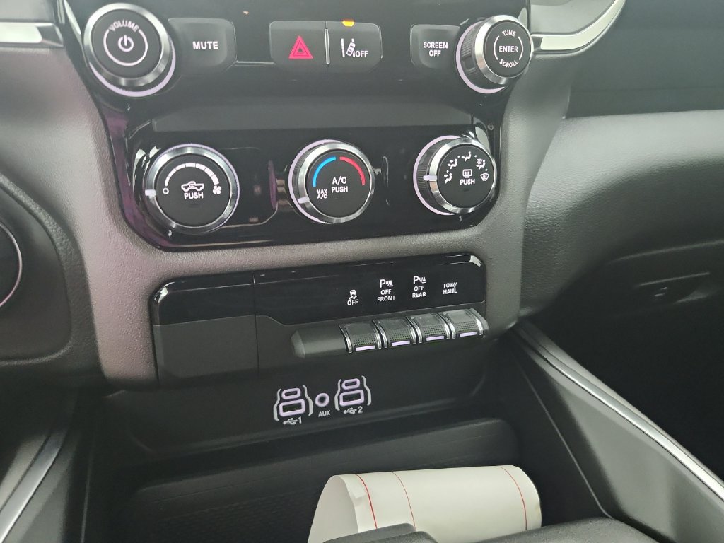 New 2026 RAM 1500 Express AWD/4WD image 26