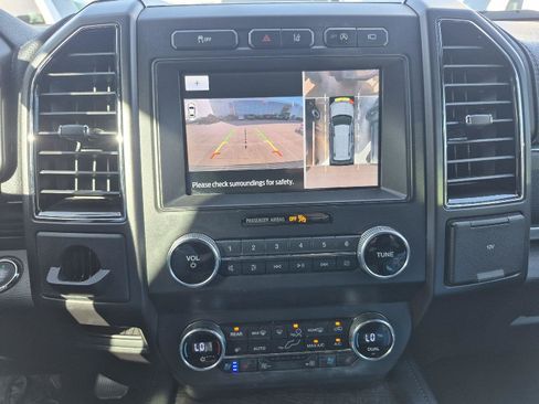Used 2019 Ford Expedition Limited w/ Equipment Group 302A RWD image 4
