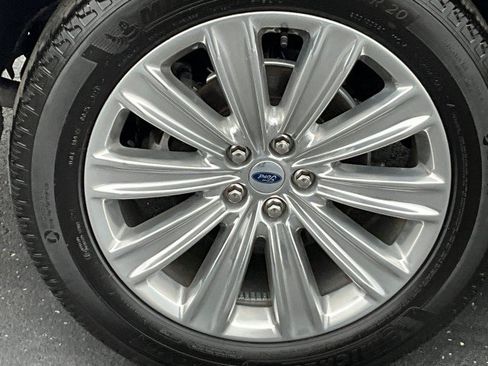 Used 2024 Ford Explorer Limited w/ Limited Technology Package AWD/4WD image 9