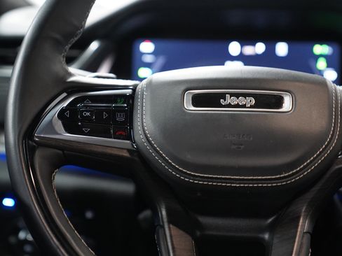 Used 2023 Jeep Grand Cherokee Overland w/ Advanced Protech Group III image 20