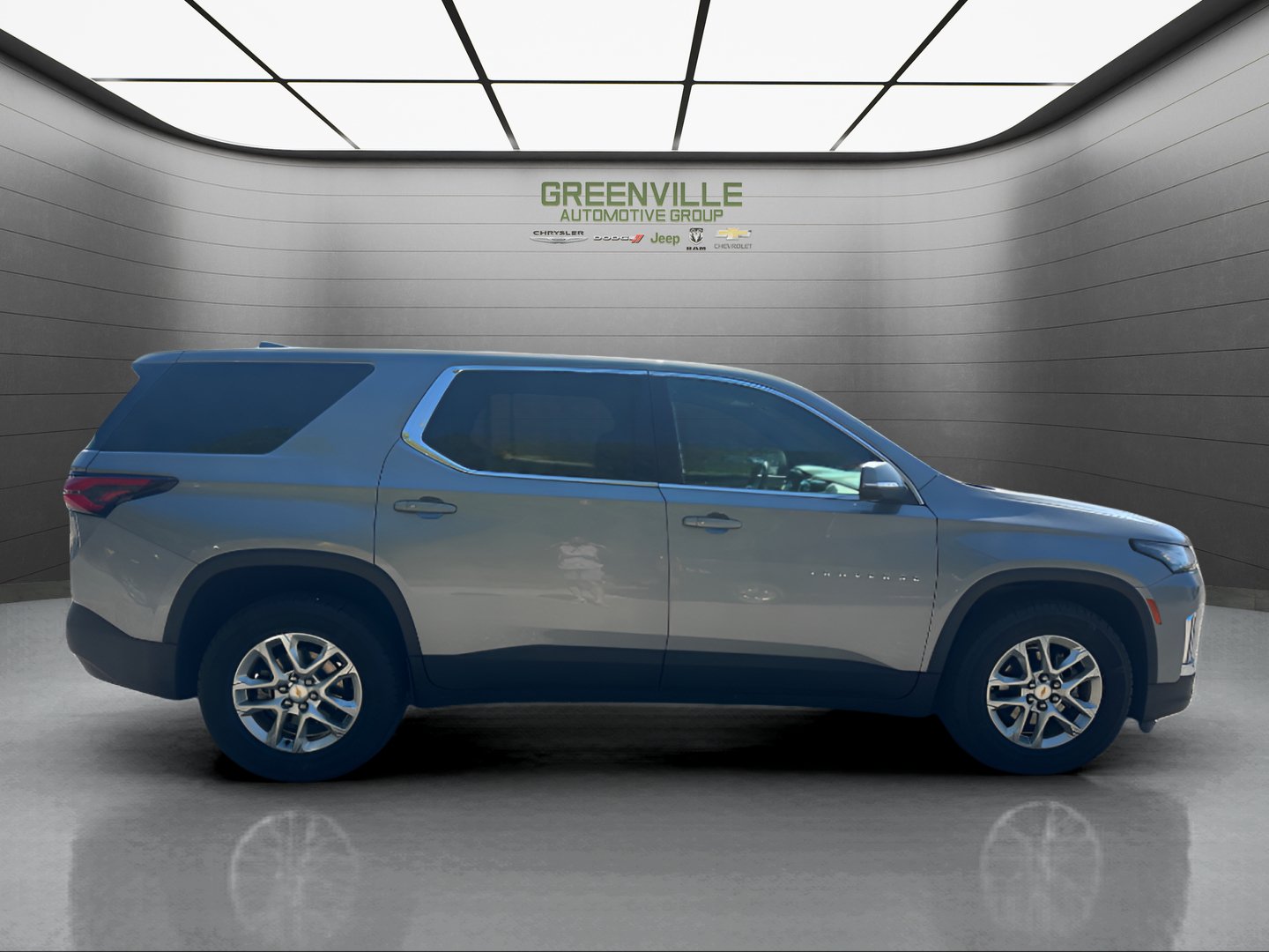 Used 2023 Chevrolet Traverse LS FWD image 4