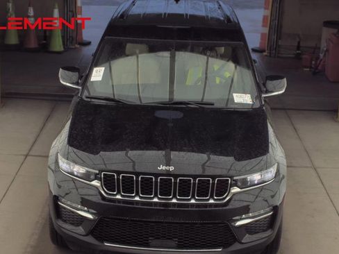 Used 2023 Jeep Grand Cherokee Limited image 2