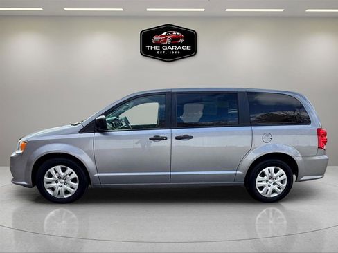 Used 2019 Dodge Grand Caravan SE FWD image 2