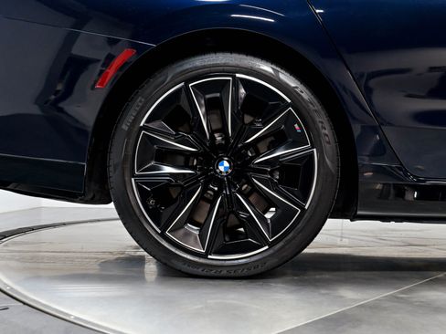 Used 2023 BMW 760i xDrive w/ Luxury Rear Seating Package AWD/4WD image 19