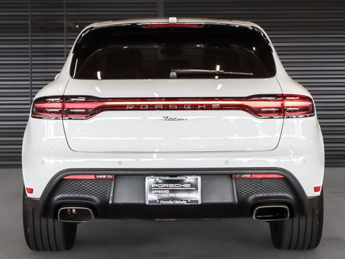 Certified 2024 Porsche Macan AWD/4WD image 9