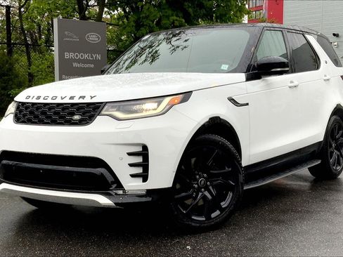New 2025 Land Rover Discovery Dynamic SE image 1