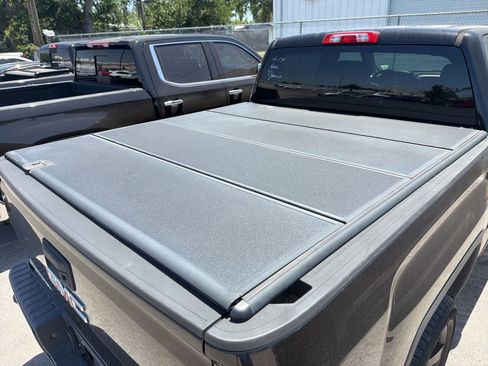 Used 2017 GMC Sierra 1500 SLE w/ SLE Value Package image 9