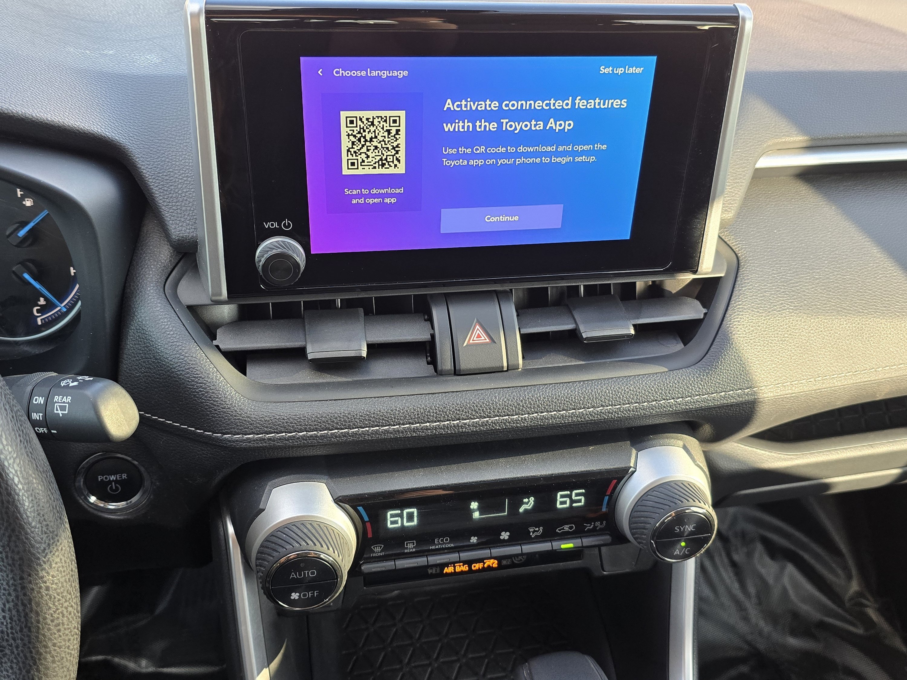 Used 2025 Toyota RAV4 XLE AWD/4WD image 4