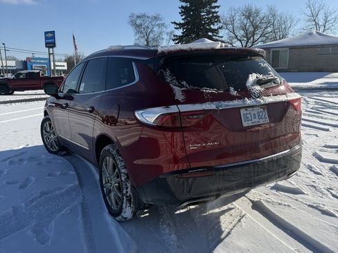 Used 2022 Buick Enclave Essence image 3