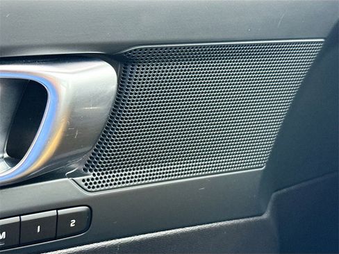 Used 2023 Volvo XC40 Recharge Plus image 20