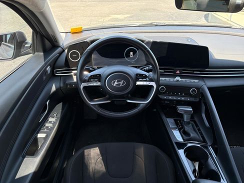 Used 2024 Hyundai Elantra SEL w/ Convenience Package image 19