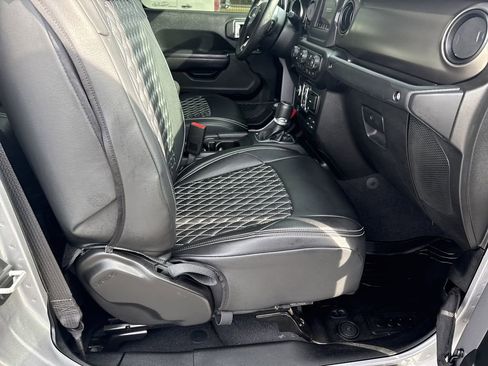 Used 2020 Jeep Gladiator Sport w/ Quick Order Package 24S image 17