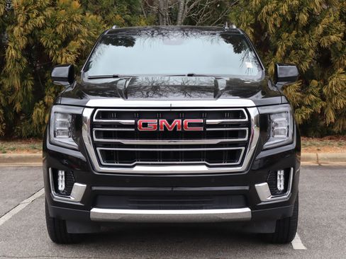 Used 2024 GMC Yukon SLT RWD image 3