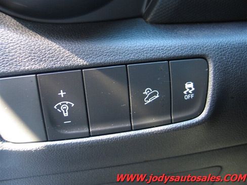 Used 2023 Hyundai Kona SEL AWD/4WD image 9