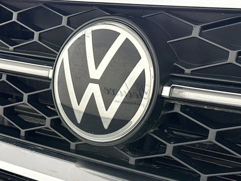 Used 2022 Volkswagen Taos SEL w/ Panoramic Sunroof Package image 33