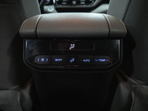 Used 2021 Toyota Highlander LE FWD image 18