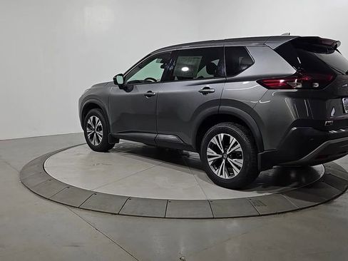 Certified 2021 Nissan Rogue SV image 3