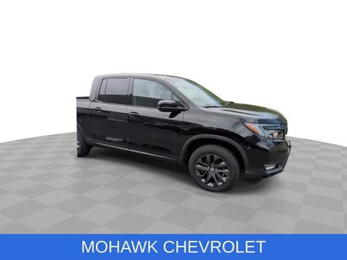 Used 2023 Honda Ridgeline Sport image 2