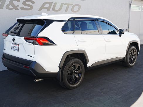 Used 2022 Toyota RAV4 LE image 4