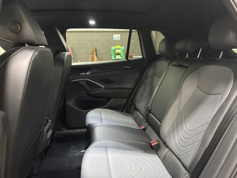 New 2026 Volkswagen Tiguan SE R-Line AWD/4WD image 10