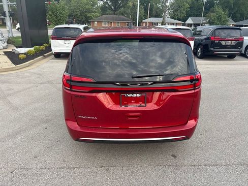 New 2027 Chrysler Pacifica Select FWD image 5