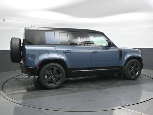 Used 2025 Land Rover Defender 110 X-Dynamic SE AWD/4WD image 2