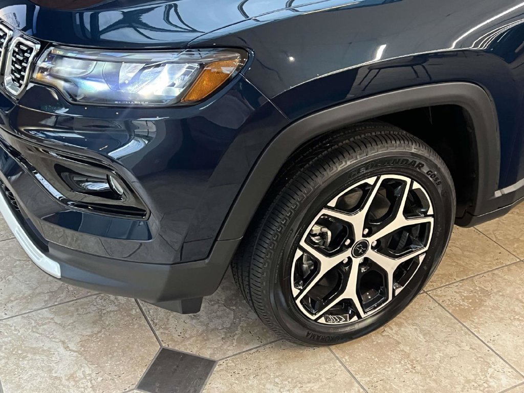 Used 2026 Jeep Compass Limited AWD/4WD image 9